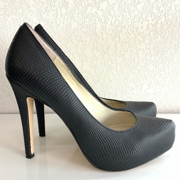 BCBG Platform Heels 377 - Picture 8 of 8